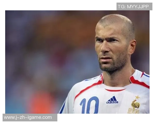 齐达内荣膺世界足球先生的辉煌历程与传奇瞬间回顾